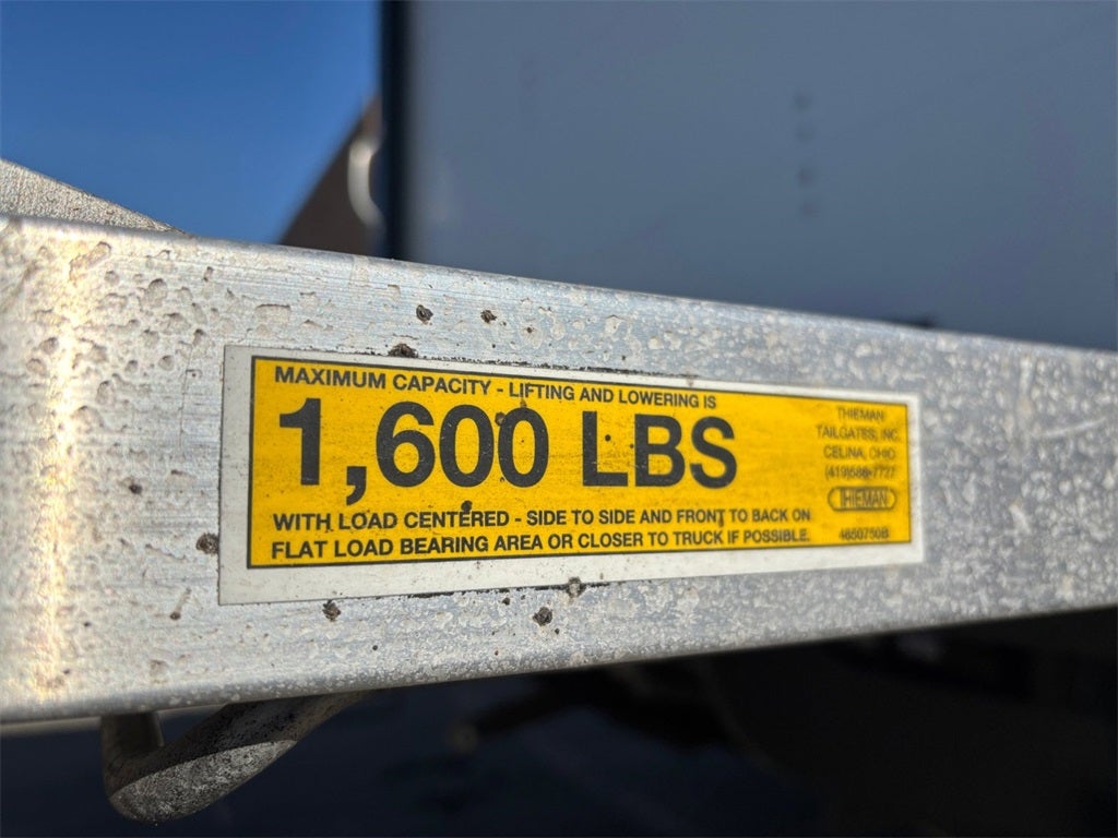 2026 Ford E-450SD Base DRW / 7.3L V8 / 16' Box w/Liftgate