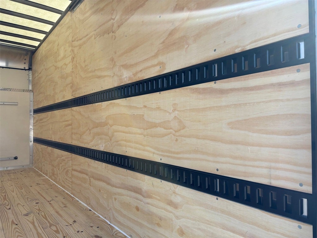 2026 Ford E-450SD Base DRW / 7.3L V8 / 16' Box w/Liftgate