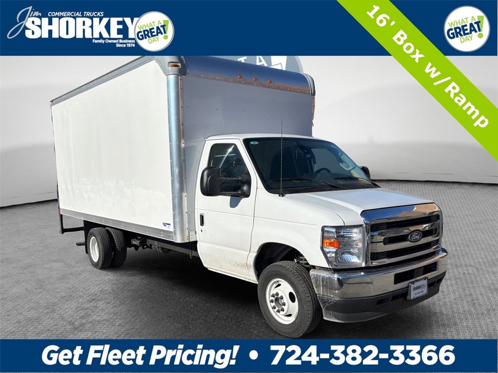 2026 Ford E-450SD Base DRW / 7.3L V8 / 16' Box w/Ramp