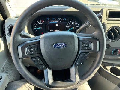 2026 Ford E-450SD Base DRW / 7.3L V8 / 16' Box w/Ramp