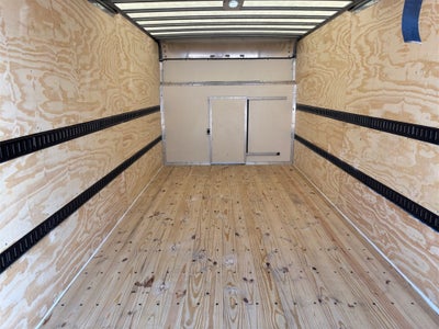 2026 Ford E-450SD Base DRW / 7.3L V8 / 16' Box w/Ramp