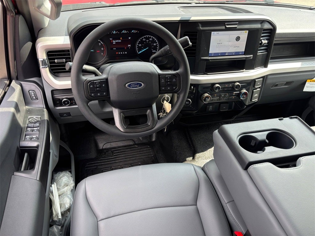 2026 Ford F-250SD XL Off Road Pkg 4x4 / 6.8L V8 / 8' Bed