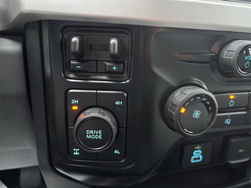 2026 Ford F-250SD XL 4x4 / 6.8L V8 / 8' Service Body