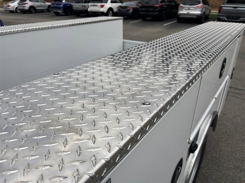 2026 Ford F-250SD XL 4x4 / 6.8L V8 / 8' Service Body