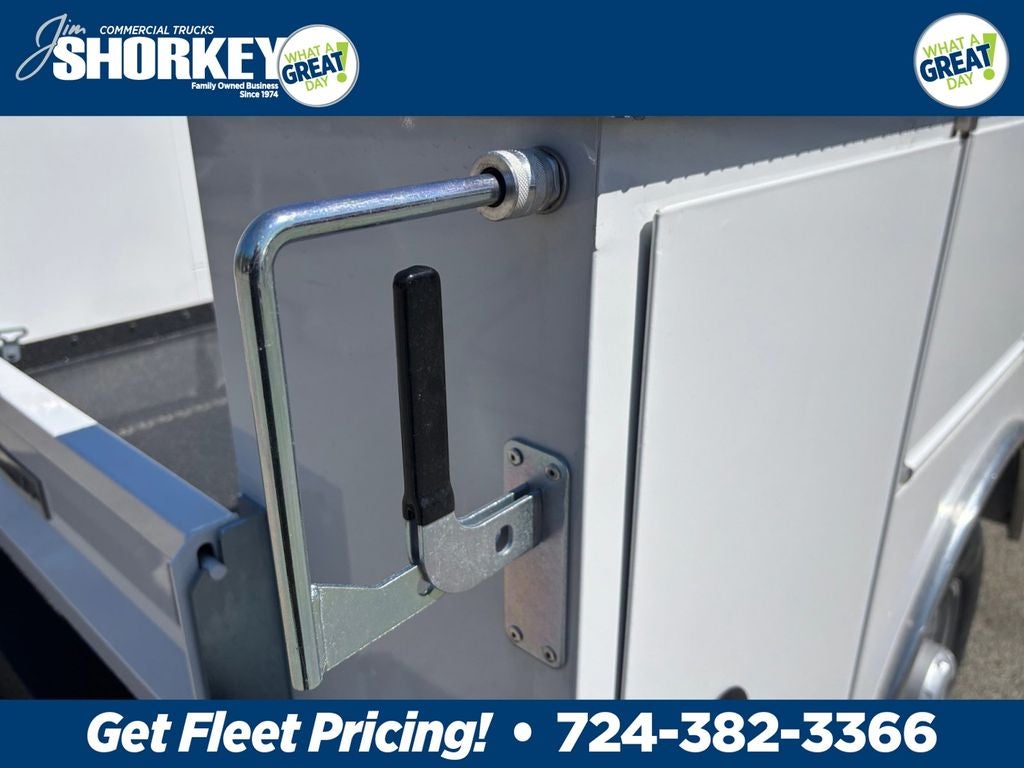 2026 Ford F-350SD XL 4x4 / 6.8L V8 / 8' Service Body