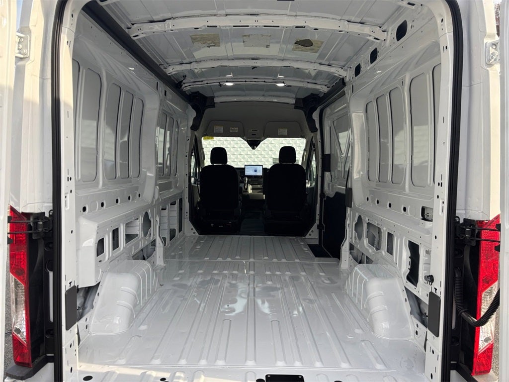 2026 Ford Transit-250 Base / 3.5L V6 / 148" WB MR