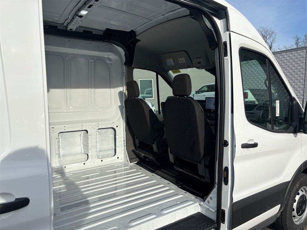 2026 Ford Transit-250 Base / 3.5L V6 / 148" WB MR
