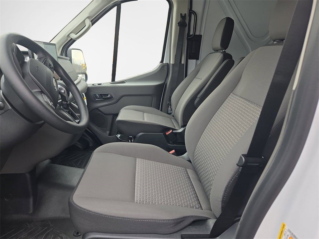 2026 Ford Transit-250 Base / 3.5L V6 / 148" WB MR