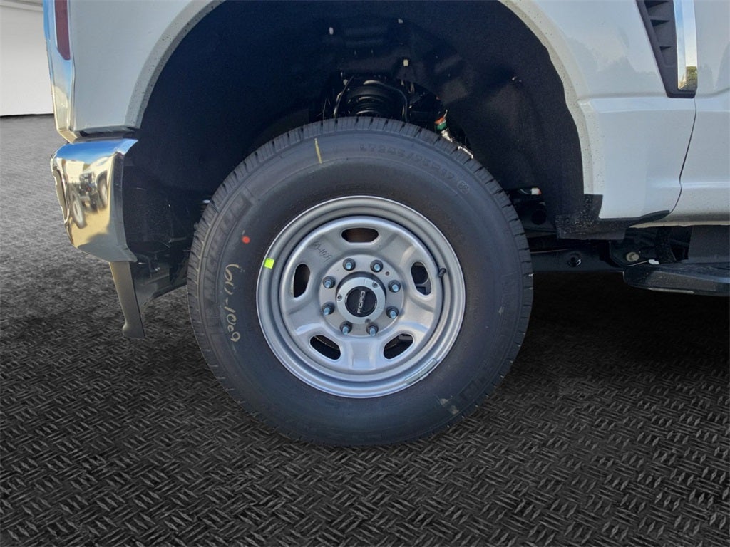 2026 Ford F-250SD XL 4x4 / 6.8L V8 / 8' Bed