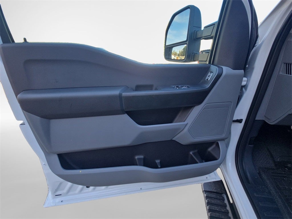 2026 Ford F-250SD XL 4x4 / 6.8L V8 / 8' Bed