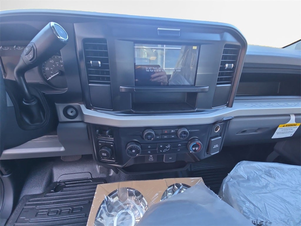 2026 Ford F-250SD XL 4x4 / 6.8L V8 / 8' Bed