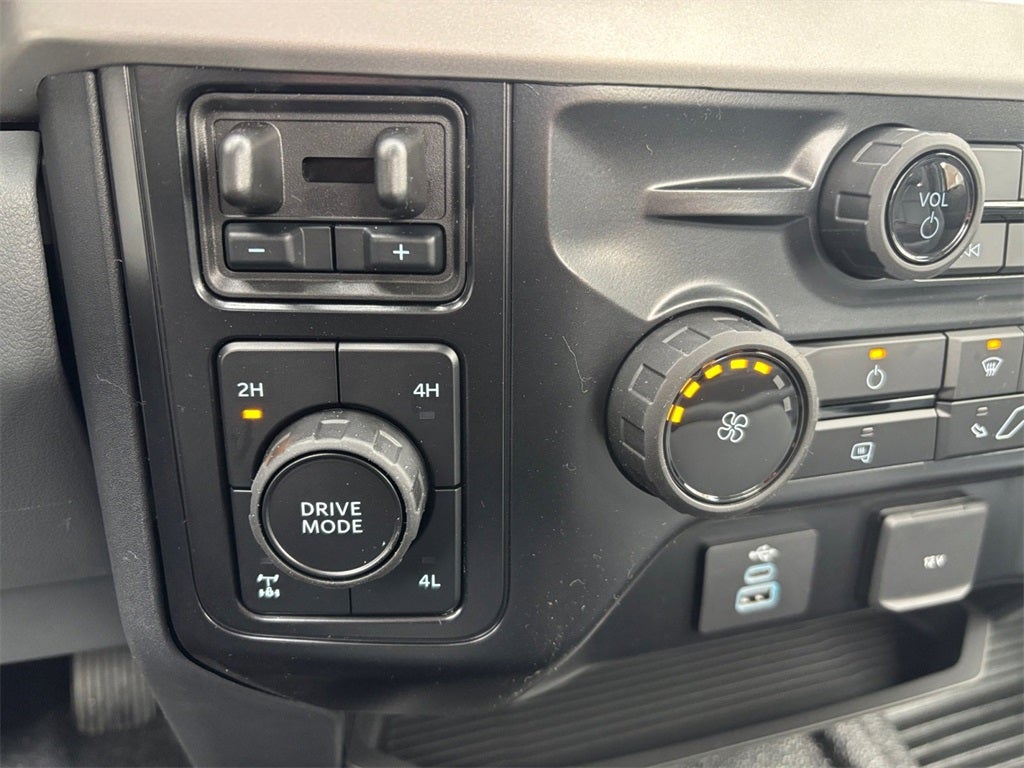 2026 Ford F-250SD XL 4x4 / 6.8L V8 / 8' Bed