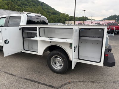 2026 Ford F-350SD XL DRW 4x4 / 6.7L Diesel / 9' Service Body