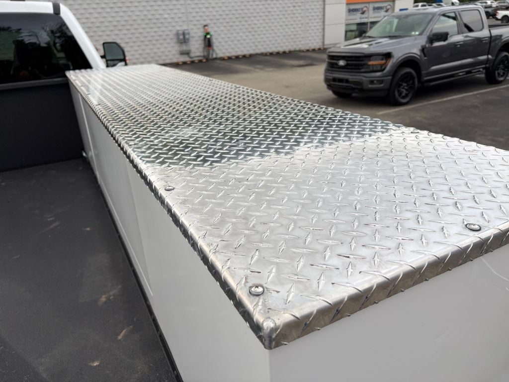 2026 Ford F-350SD XL DRW 4x4 / 6.7L Diesel / 9' Service Body