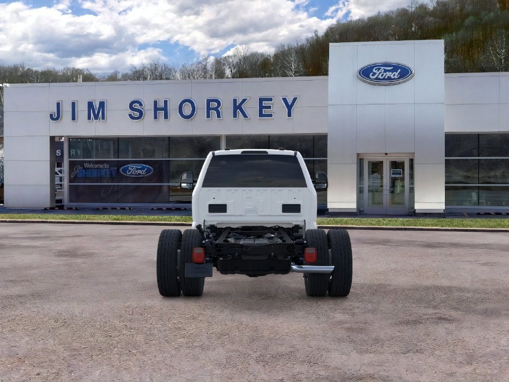 2026 Ford F-600SD XL DRW 4x4 / 7.3L V8 / 60" CA Chassis