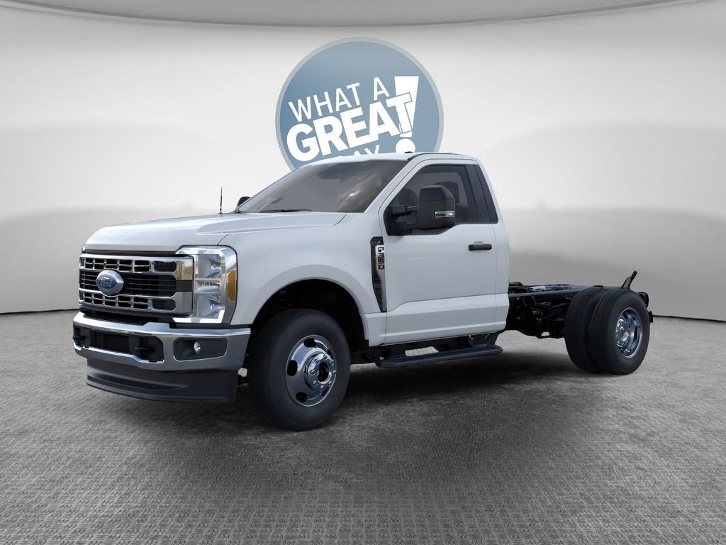 2026 Ford F-350SD XL DRW 4x4 / 7.3L V8 / 9'3" Dropside Dump