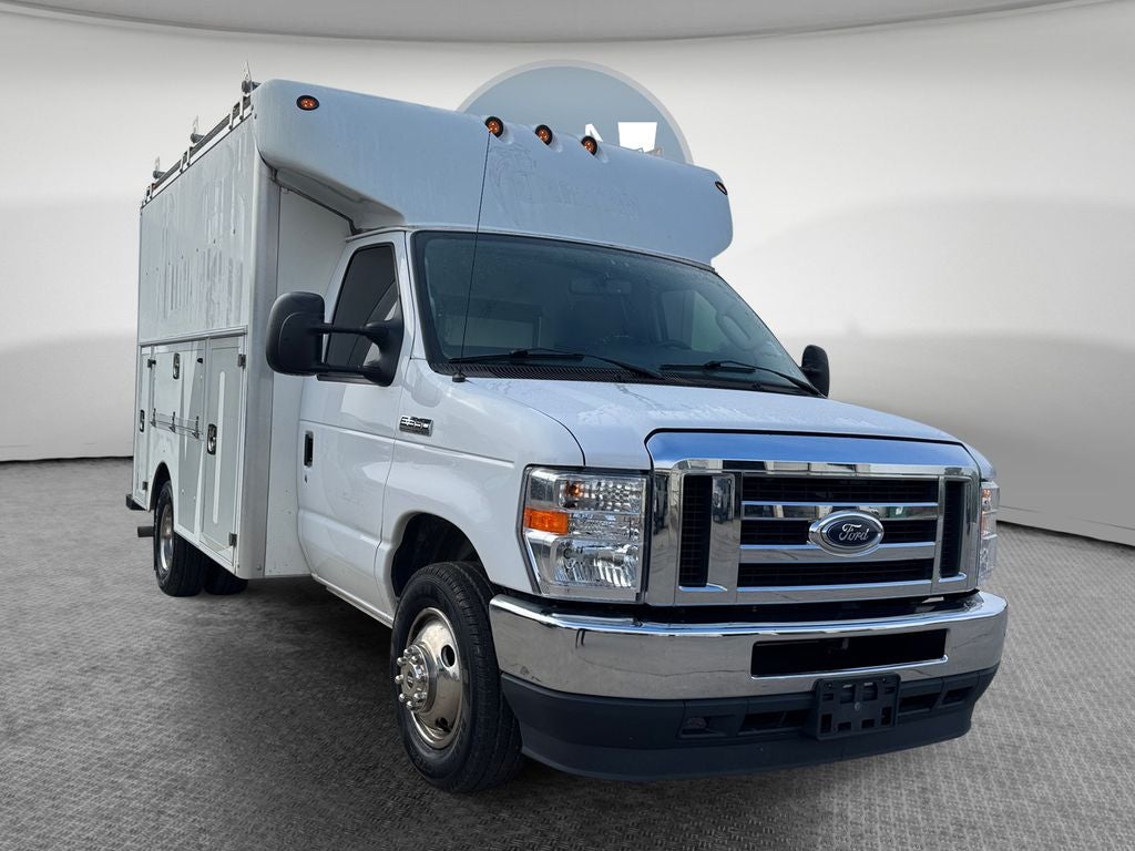 2022 Ford E-350SD Base Cutaway