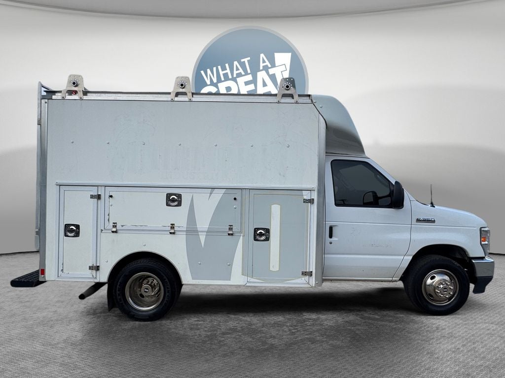 2022 Ford E-350SD Base Cutaway