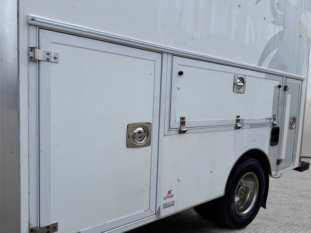 2022 Ford E-350SD Base Cutaway
