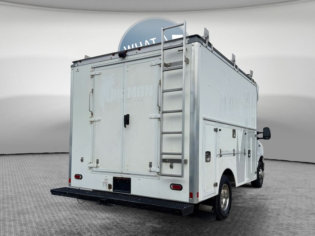 2022 Ford E-350SD Base Cutaway