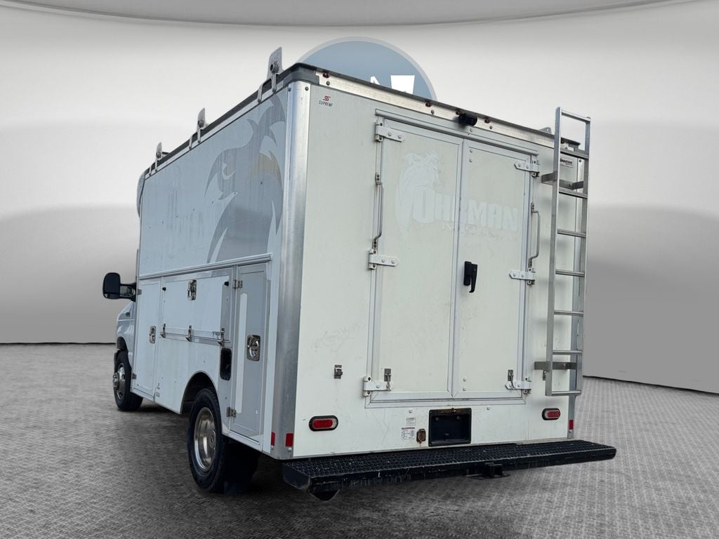 2022 Ford E-350SD Base Cutaway