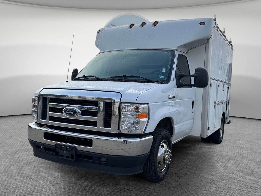 2022 Ford E-350SD Base Cutaway