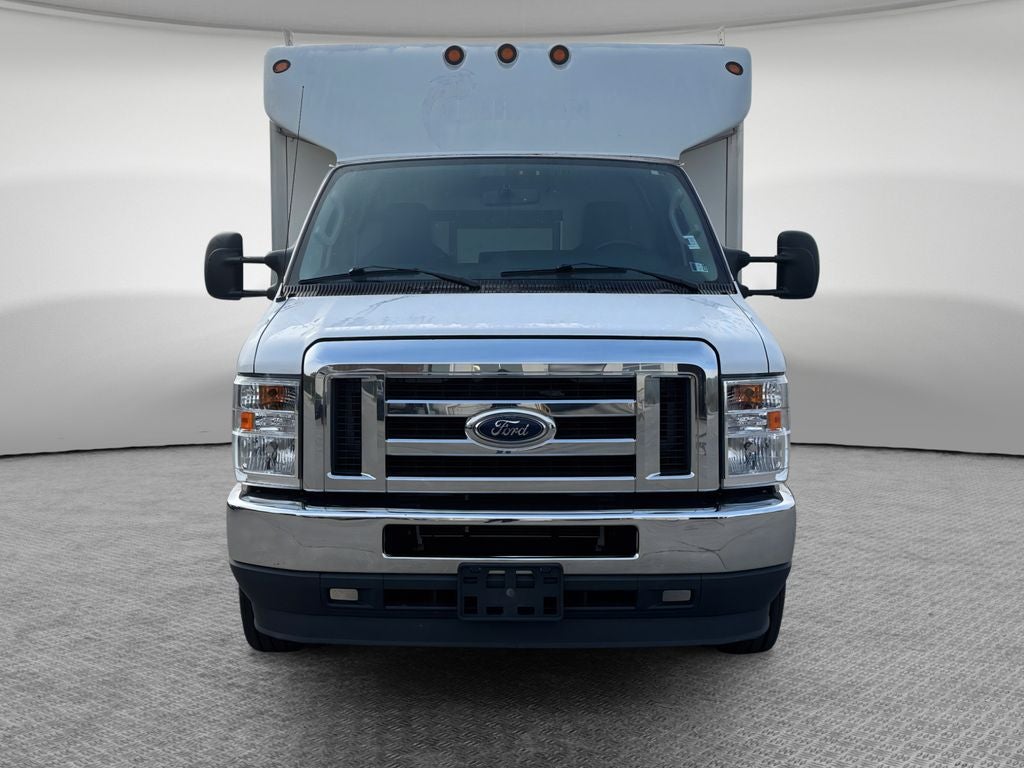 2022 Ford E-350SD Base Cutaway