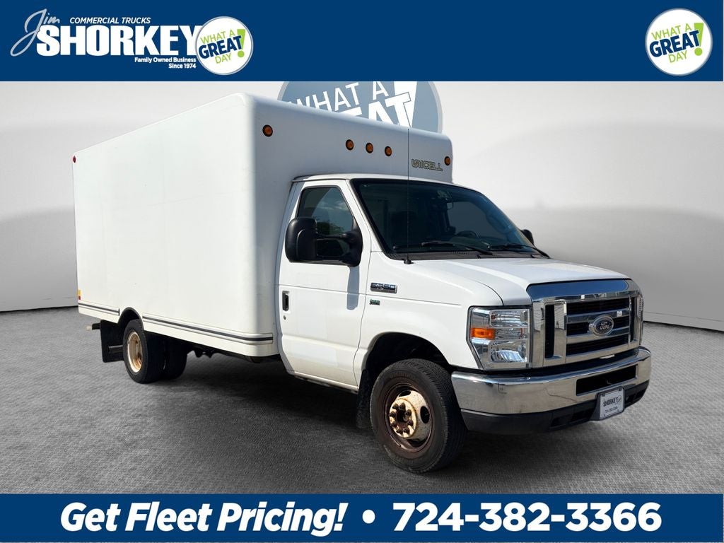 2016 Ford E-350SD Base DRW / 5.4L V8 / 14' Box