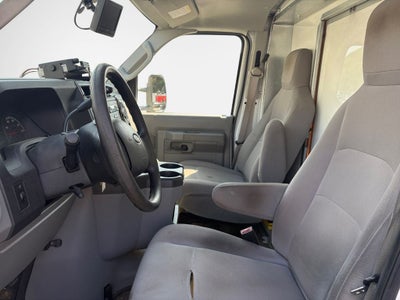 2016 Ford E-350SD Base DRW / 5.4L V8 / 14' Box
