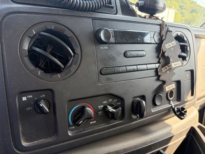 2016 Ford E-350SD Base DRW / 5.4L V8 / 14' Box