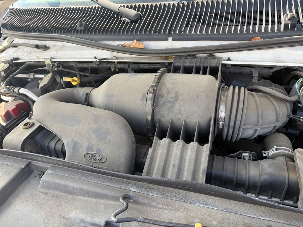 2016 Ford E-350SD Base DRW / 5.4L V8 / 14' Box