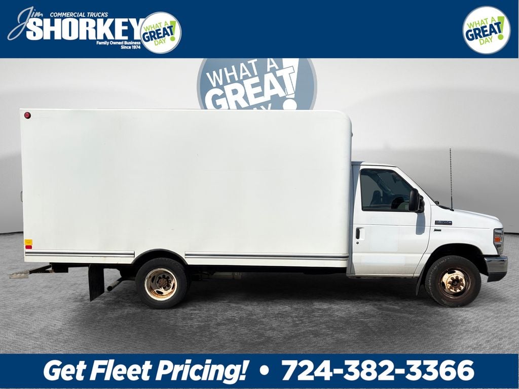 2016 Ford E-350SD Base DRW / 5.4L V8 / 14' Box