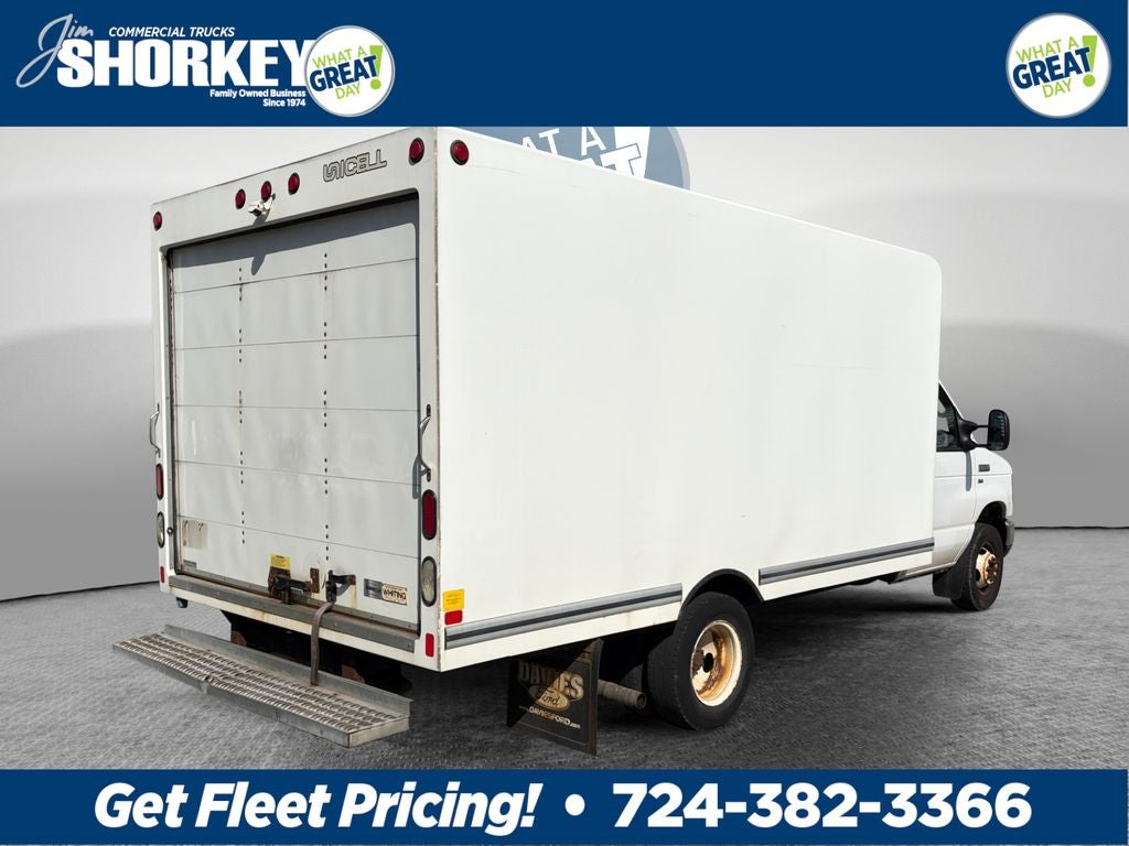 2016 Ford E-350SD Base DRW / 5.4L V8 / 14' Box