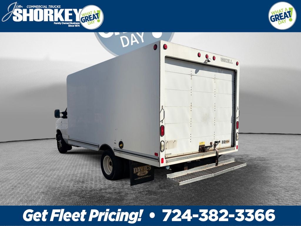 2016 Ford E-350SD Base DRW / 5.4L V8 / 14' Box