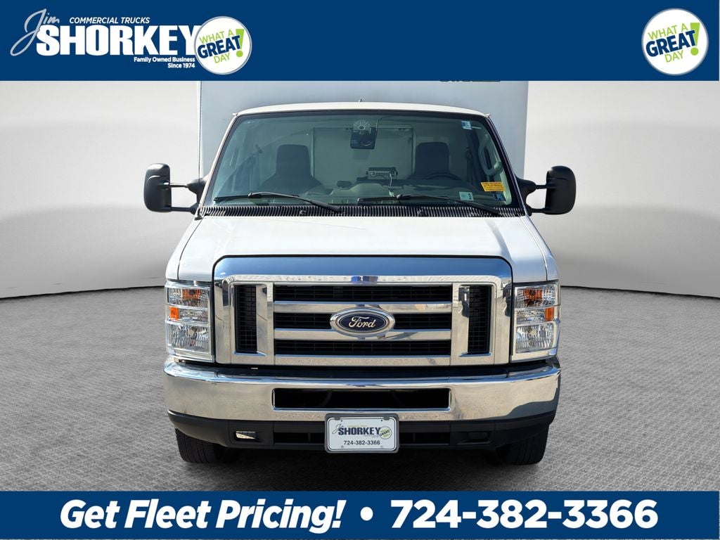 2016 Ford E-350SD Base DRW / 5.4L V8 / 14' Box