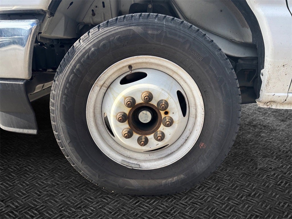 2024 Ford E-350SD Base Cutaway DRW / 7.3L V8 / 16' Box w/Ramp