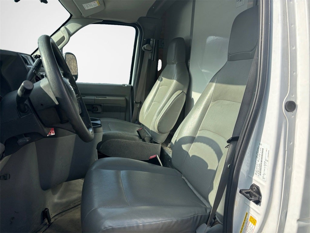 2024 Ford E-350SD Base Cutaway DRW / 7.3L V8 / 16' Box w/Ramp