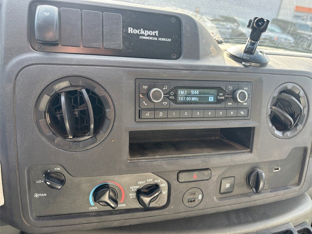 2024 Ford E-350SD Base Cutaway DRW / 7.3L V8 / 16' Box w/Ramp