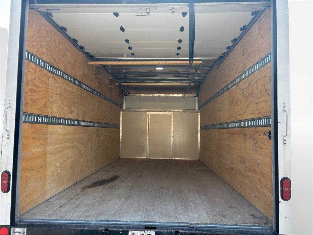 2024 Ford E-350SD Base Cutaway DRW / 7.3L V8 / 16' Box w/Ramp