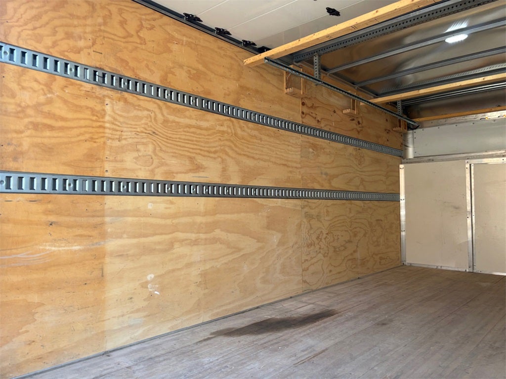 2024 Ford E-350SD Base Cutaway DRW / 7.3L V8 / 16' Box w/Ramp