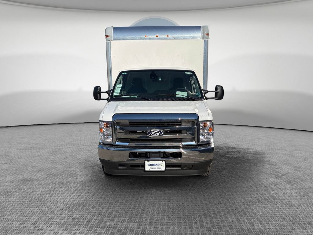 2027 Ford E-450SD Base DRW / 7.3L V8 / 16' Box w/Liftgate