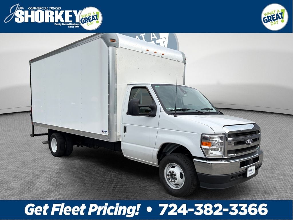 2027 Ford E-450SD Base DRW / 7.3L V8 / 16' Box w/Ramp