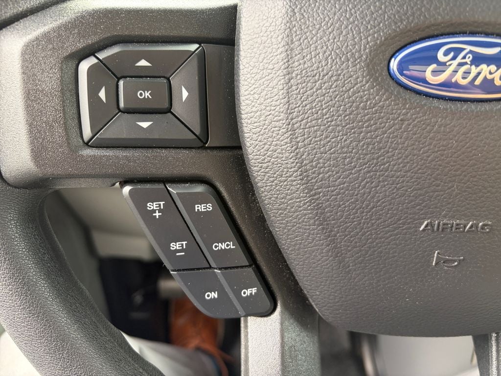 2027 Ford E-450SD Base DRW / 7.3L V8 / 16' Box w/Ramp