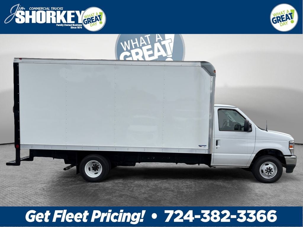 2027 Ford E-450SD Base DRW / 7.3L V8 / 16' Box w/Ramp