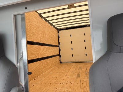 2027 Ford E-450SD Base DRW / 7.3L V8 / 16' Box w/Ramp