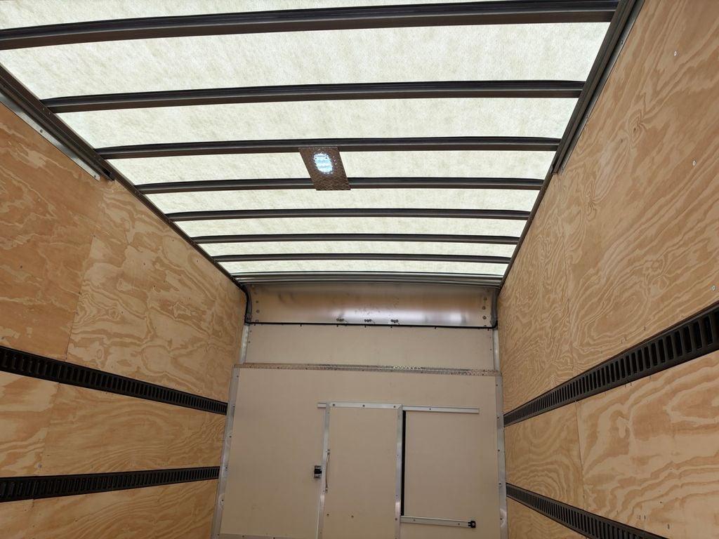 2027 Ford E-450SD Base DRW / 7.3L V8 / 16' Box w/Ramp