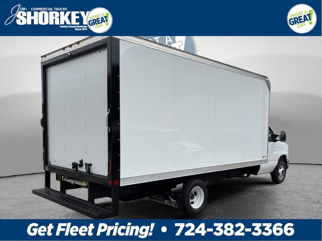 2027 Ford E-450SD Base DRW / 7.3L V8 / 16' Box w/Ramp