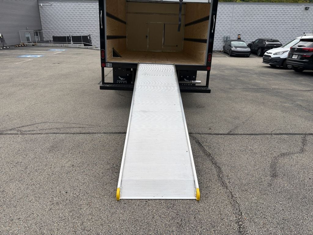 2027 Ford E-450SD Base DRW / 7.3L V8 / 16' Box w/Ramp