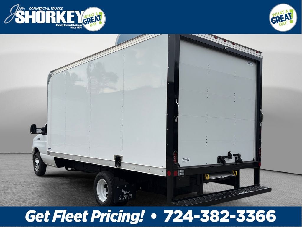 2027 Ford E-450SD Base DRW / 7.3L V8 / 16' Box w/Ramp