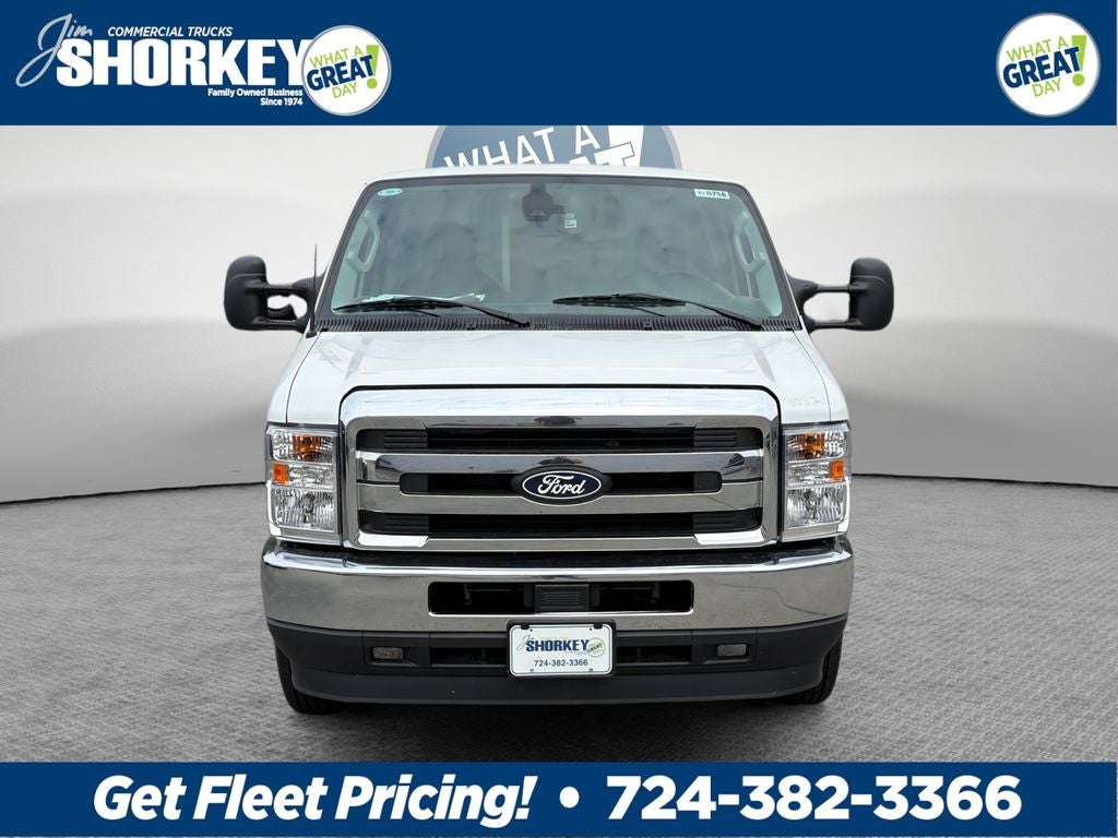 2027 Ford E-450SD Base DRW / 7.3L V8 / 16' Box w/Ramp